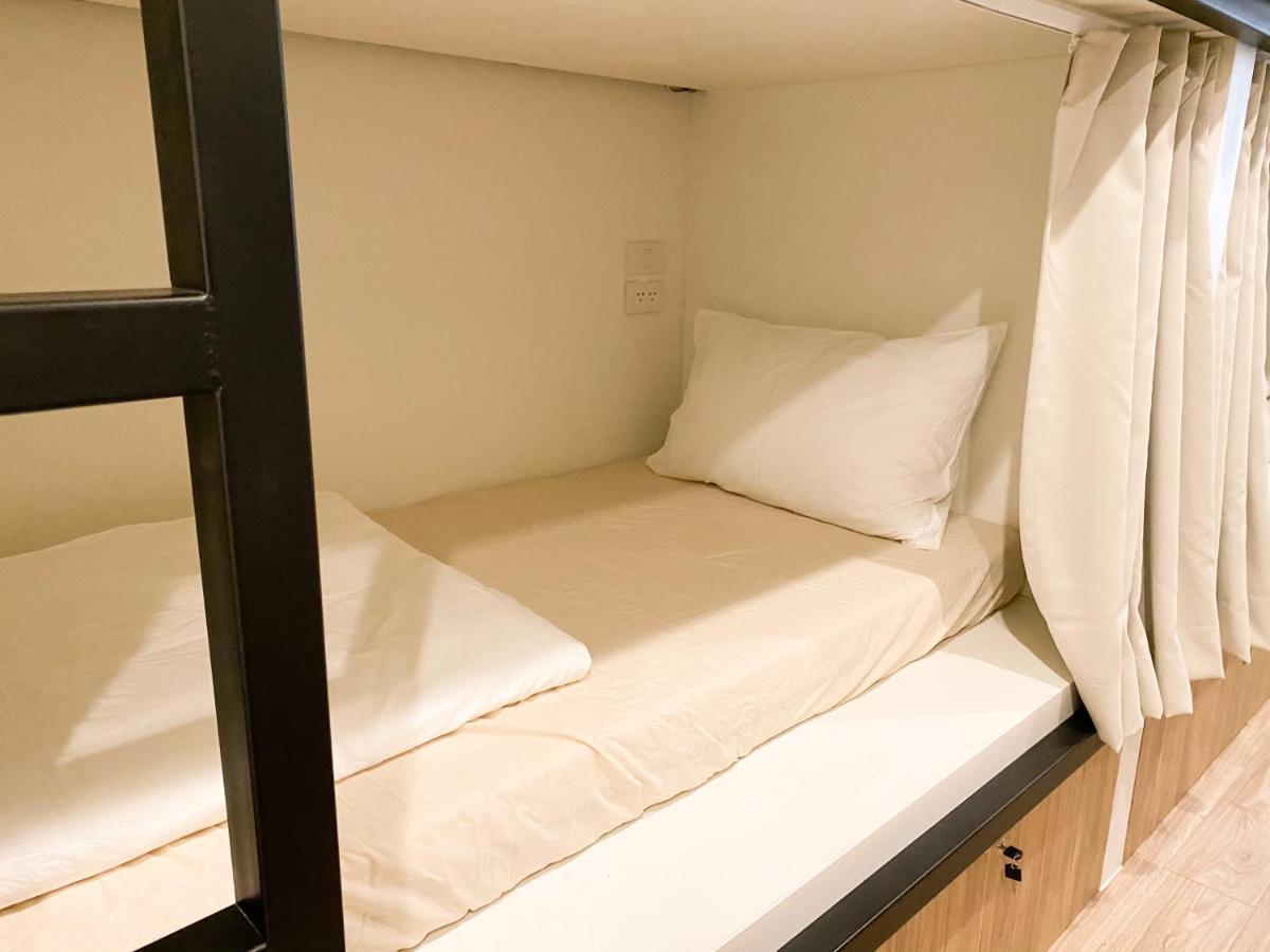 Ben&Pooh Hostel Бангкок Экстерьер фото
