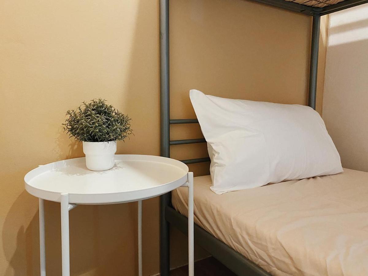 Ben&Pooh Hostel Бангкок Экстерьер фото
